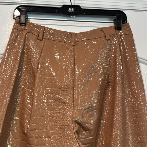 🔵 SHEIN Glossy Tan Faux Leather Croc-Embossed Pants Size Medium 6 - Picture 9 of 10